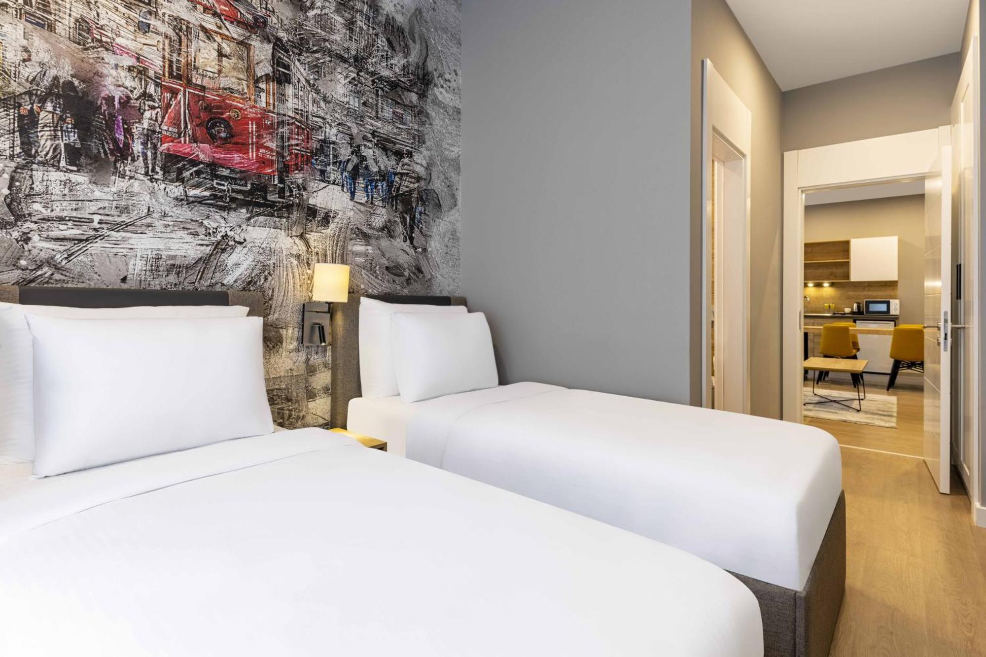 Days Inn & Suites By Wyndham Esenyurt Istanbul Bagian luar foto